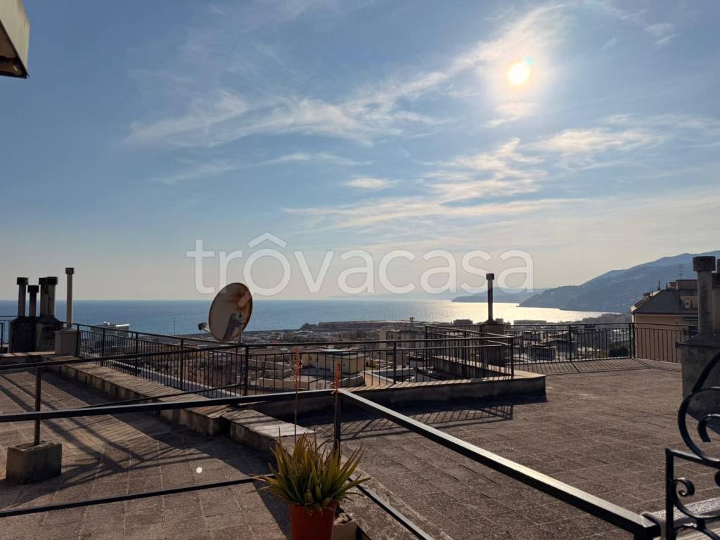 appartamento in vendita a Genova in zona Palmaro / Pra'