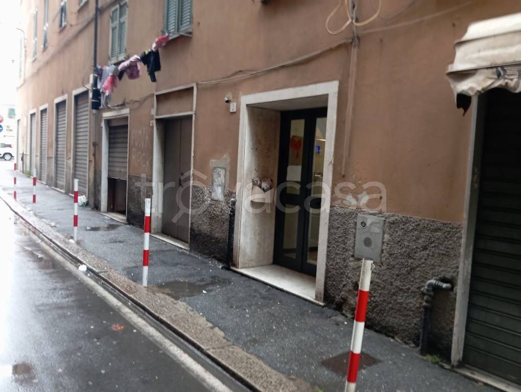 negozio in vendita a Genova in zona Sampierdarena