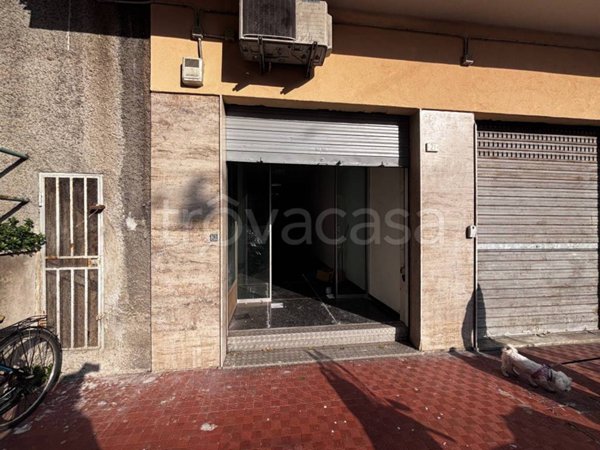 negozio in vendita a Genova in zona Marassi
