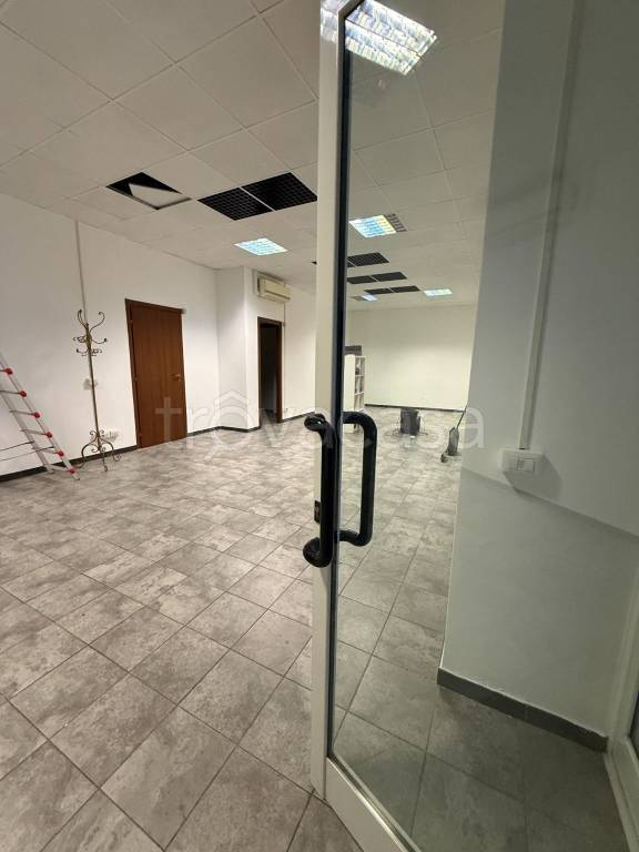 negozio in vendita a Genova in zona Marassi