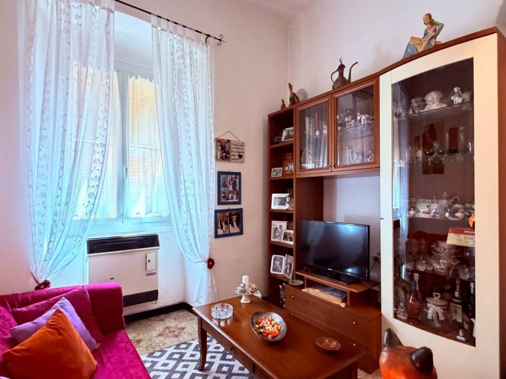 appartamento in vendita a Genova in zona Rivarolo