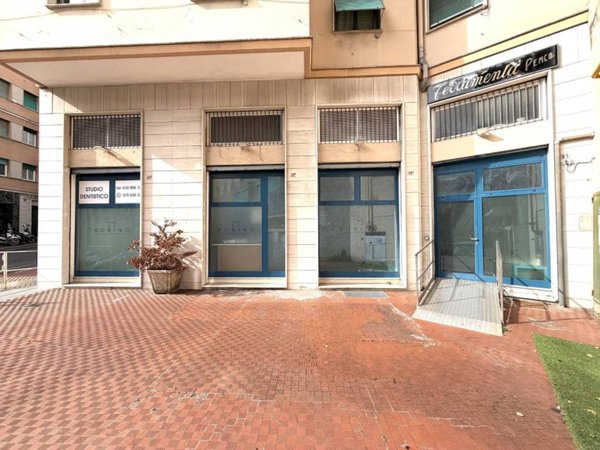 negozio in vendita a Genova in zona Marassi