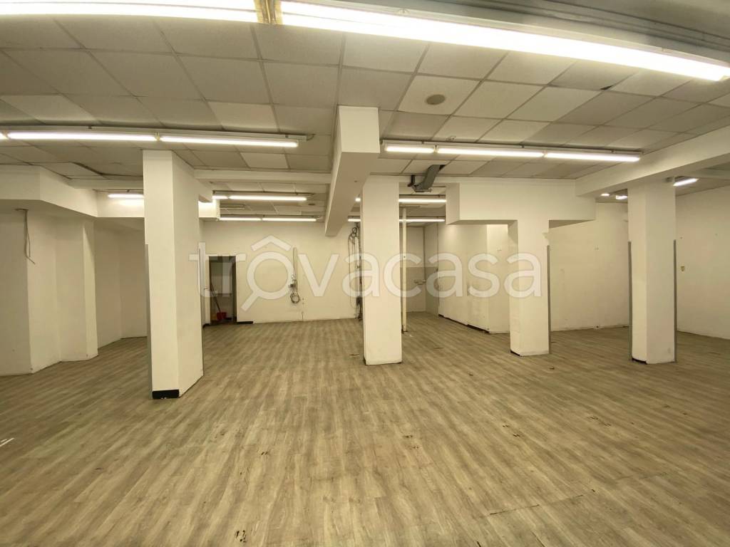 negozio in vendita a Genova in zona Marassi