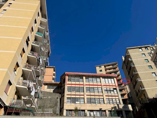 locale commerciale in vendita a Genova in zona Staglieno