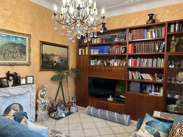 appartamento in vendita a Genova in zona Sestri Ponente