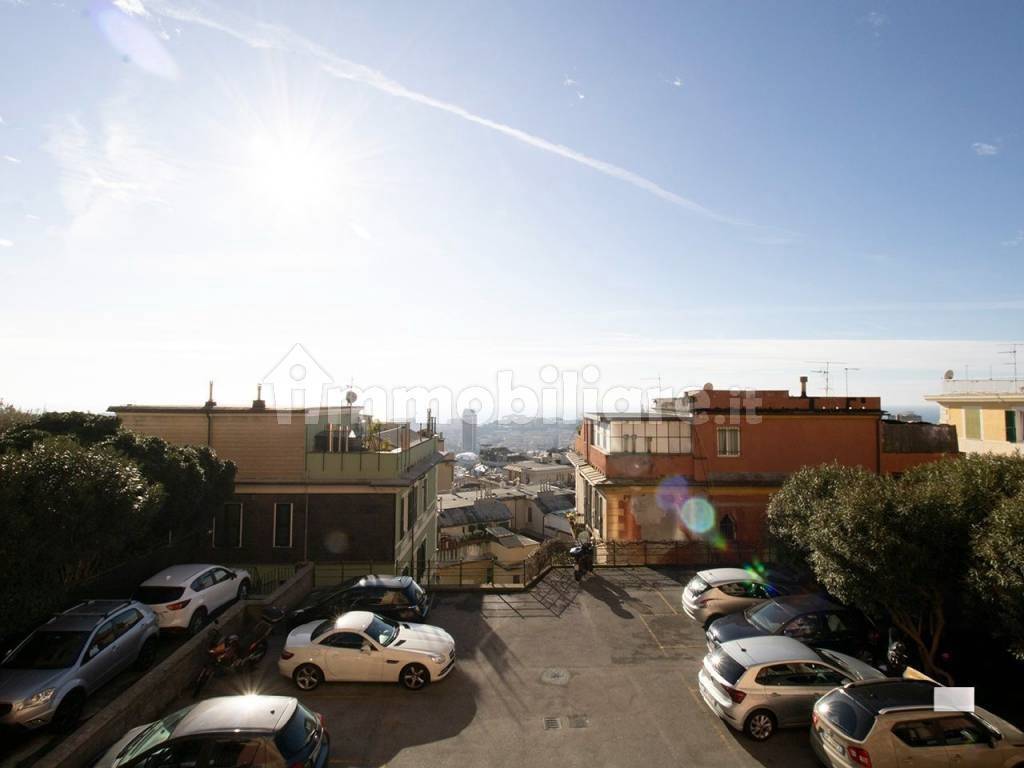 appartamento in vendita a Genova in zona Sturla