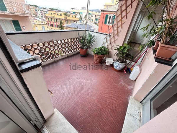 appartamento in vendita a Genova in zona Quarto dei Mille