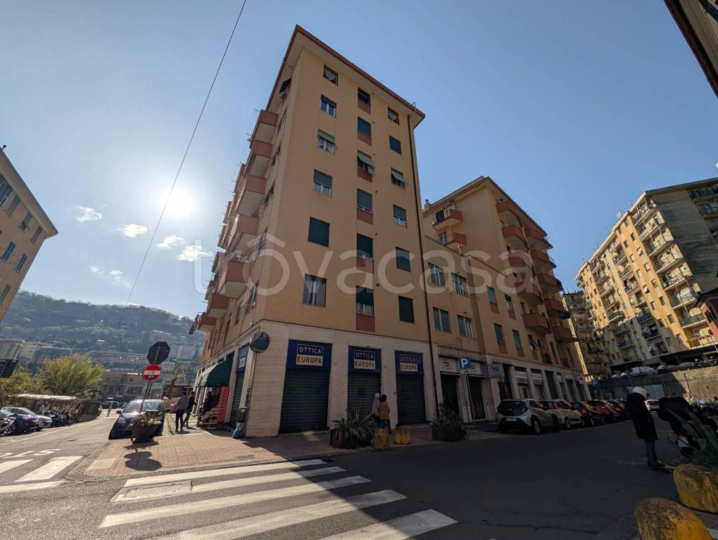negozio in vendita a Genova in zona Molassana