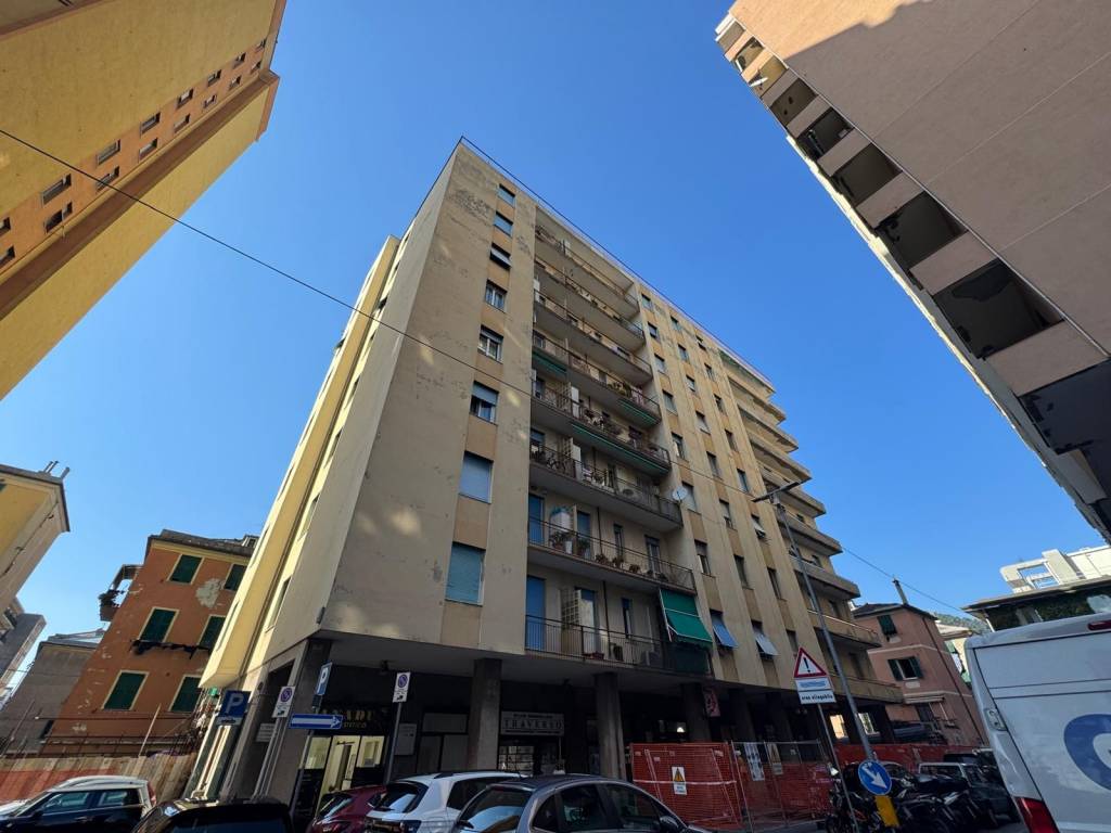 appartamento in vendita a Genova in zona Sestri Ponente