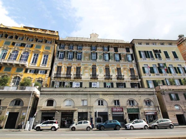 appartamento in vendita a Genova in zona Sottoripa / Maddalena / Molo