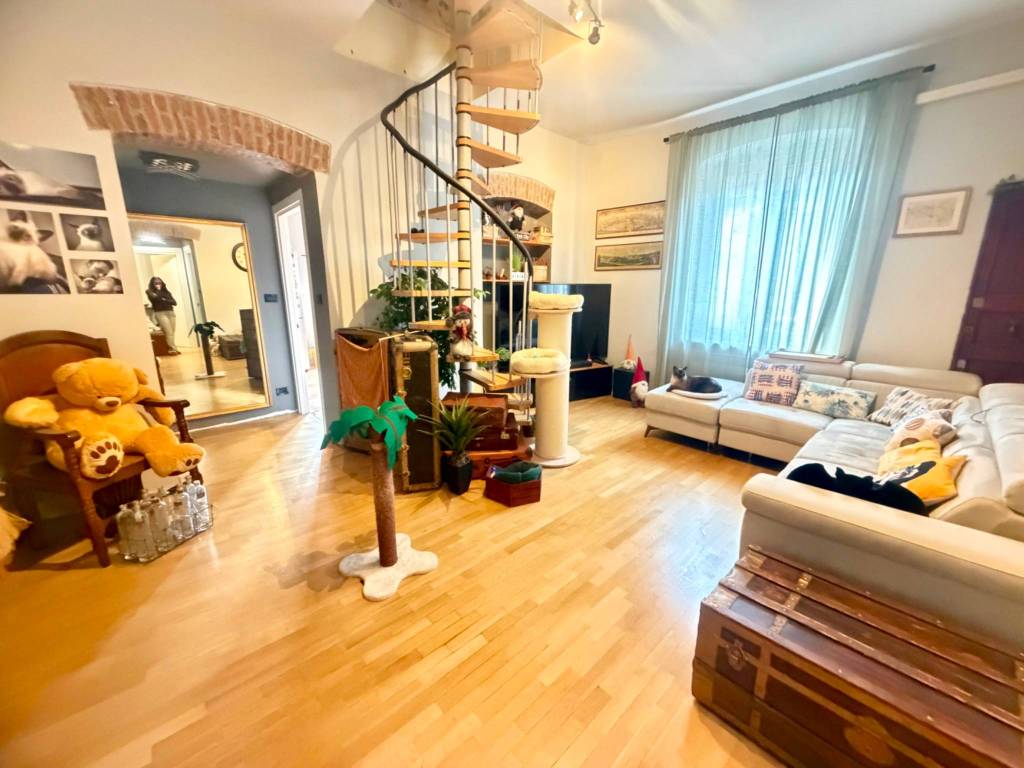 appartamento in vendita a Genova in zona Sestri Ponente