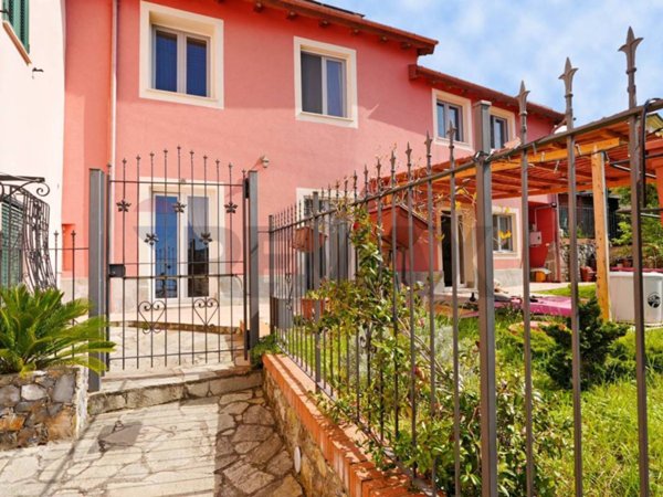 casa indipendente in vendita a Genova in zona Struppa