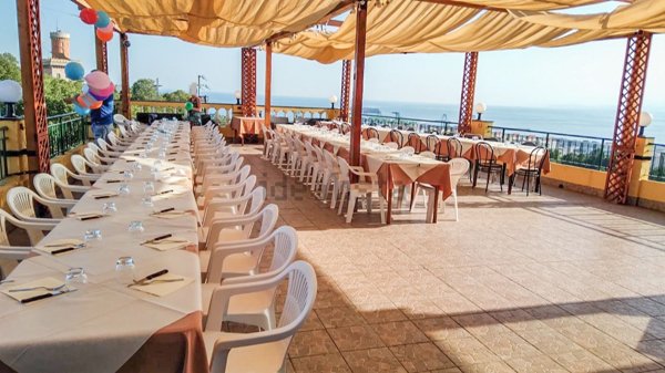 locale commerciale in vendita a Genova in zona Pegli