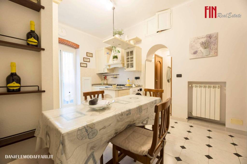 appartamento in vendita a Genova in zona Sturla