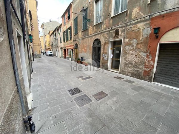 locale di sgombero in vendita a Genova in zona Sestri Ponente