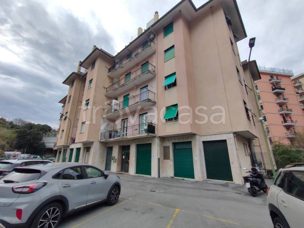 appartamento in vendita a Genova in zona Palmaro / Pra'