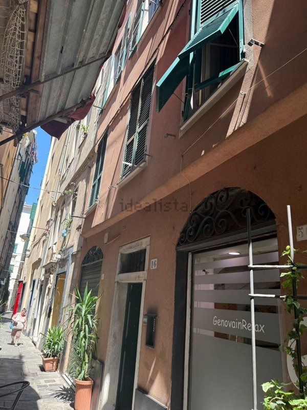 appartamento in vendita a Genova in zona Sottoripa / Maddalena / Molo