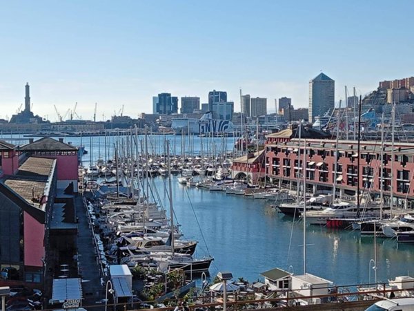 appartamento in vendita a Genova in zona Sottoripa / Maddalena / Molo