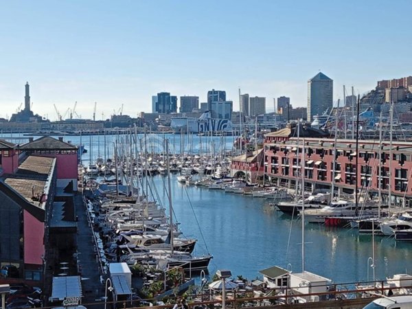 appartamento in vendita a Genova in zona Sottoripa / Maddalena / Molo