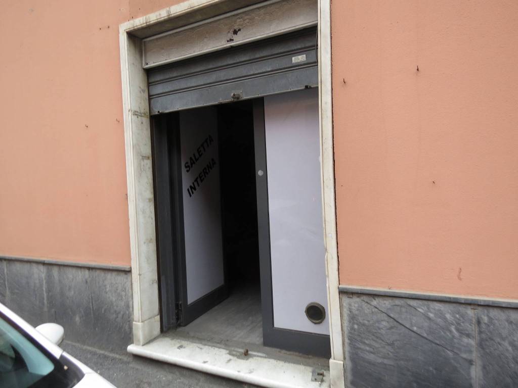 negozio in vendita a Genova in zona Marassi
