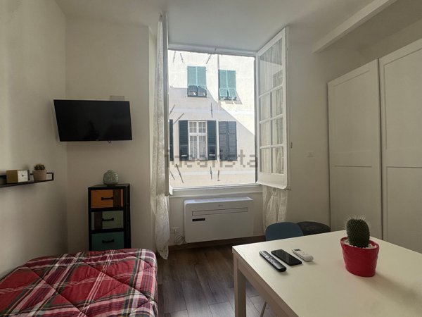 appartamento in vendita a Genova in zona Sottoripa / Maddalena / Molo