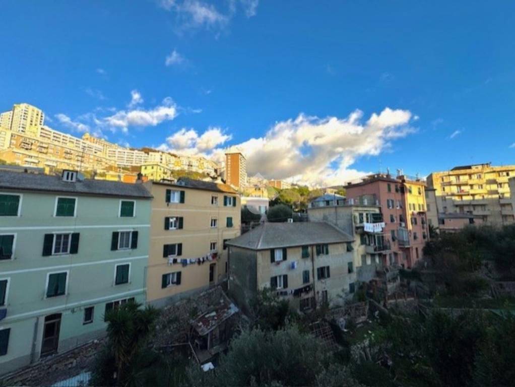 appartamento in vendita a Genova in zona Quarto dei Mille