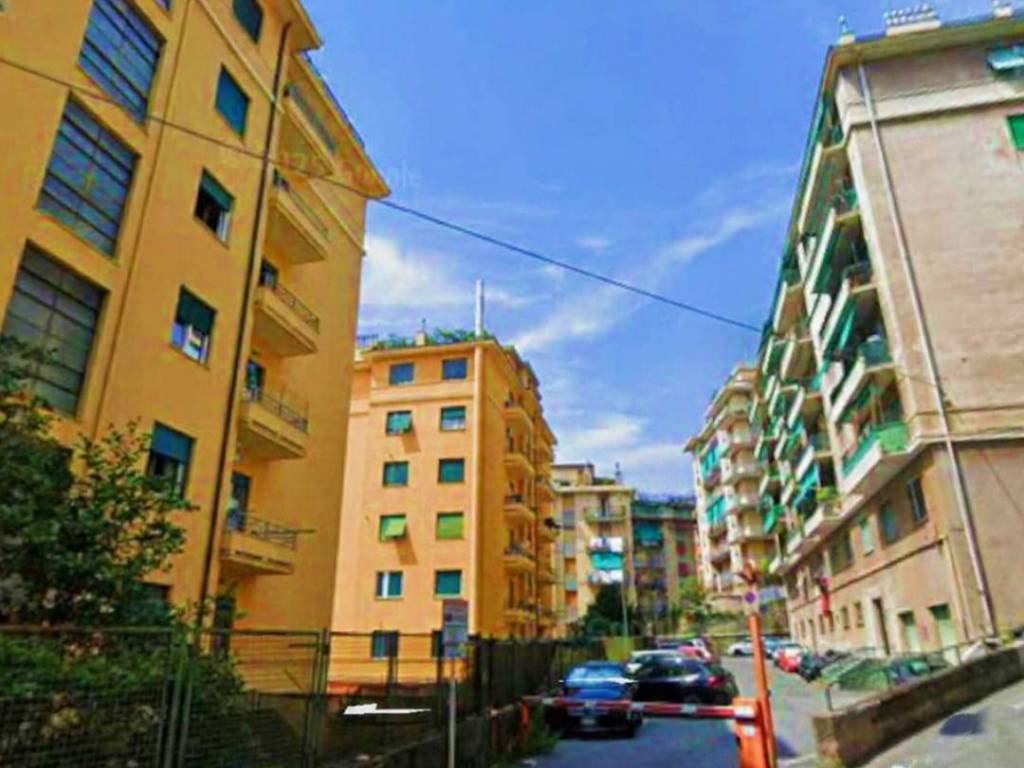 appartamento in vendita a Genova in zona Sestri Ponente