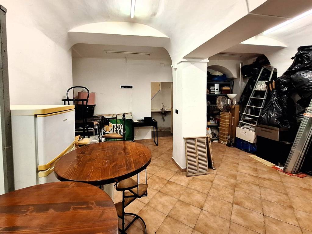 negozio in vendita a Genova in zona Sottoripa / Maddalena / Molo