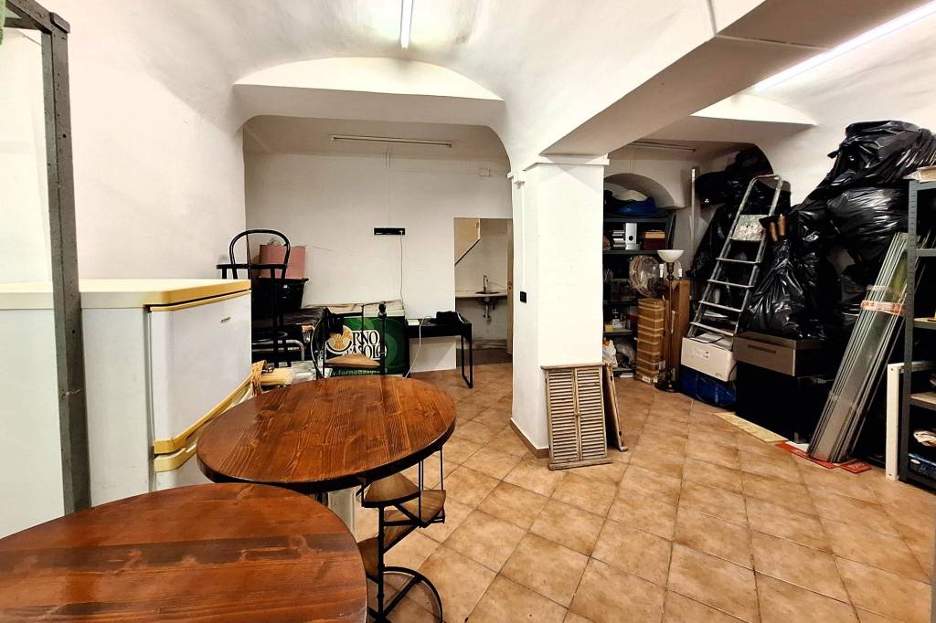 negozio in vendita a Genova in zona Sottoripa / Maddalena / Molo