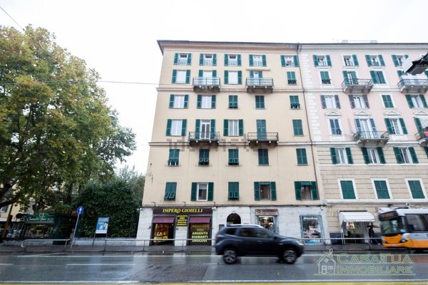 appartamento in vendita a Genova in zona Foce