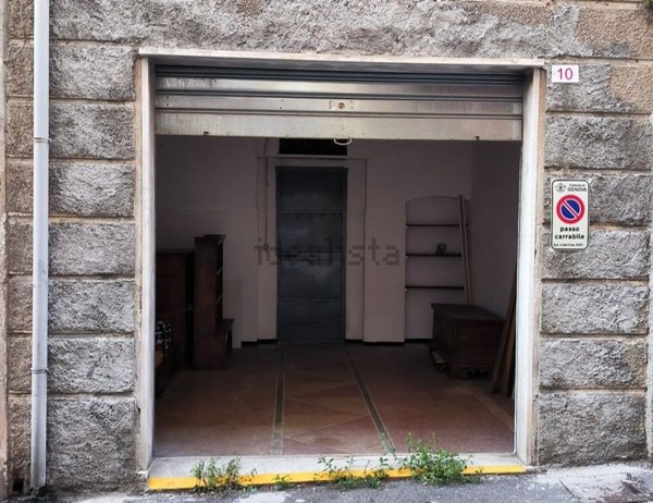 locale di sgombero in vendita a Genova in zona Multedo