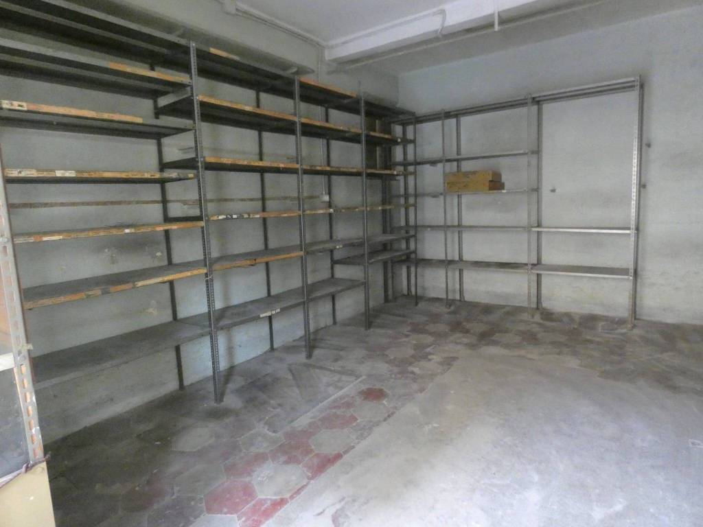 negozio in vendita a Genova in zona Struppa