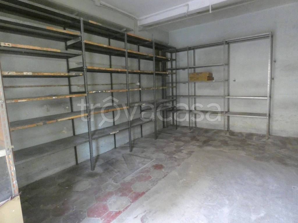 negozio in vendita a Genova in zona Struppa