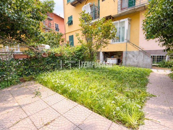 appartamento in vendita a Genova in zona Sestri Ponente