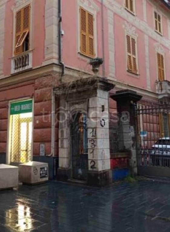negozio in vendita a Genova in zona Sestri Ponente