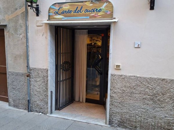 negozio in vendita a Genova in zona Sestri Ponente
