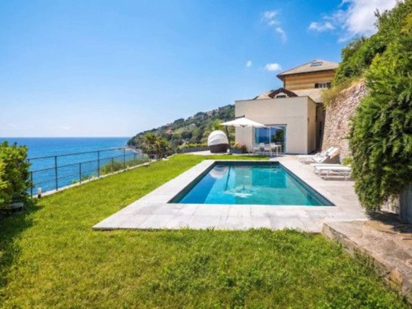 casa indipendente in vendita a Genova in zona Crevari