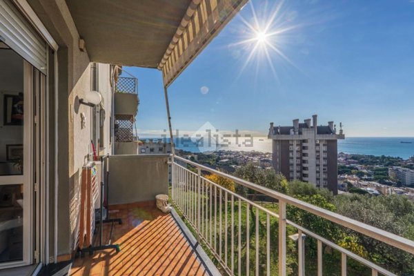 appartamento in vendita a Genova in zona Quarto dei Mille