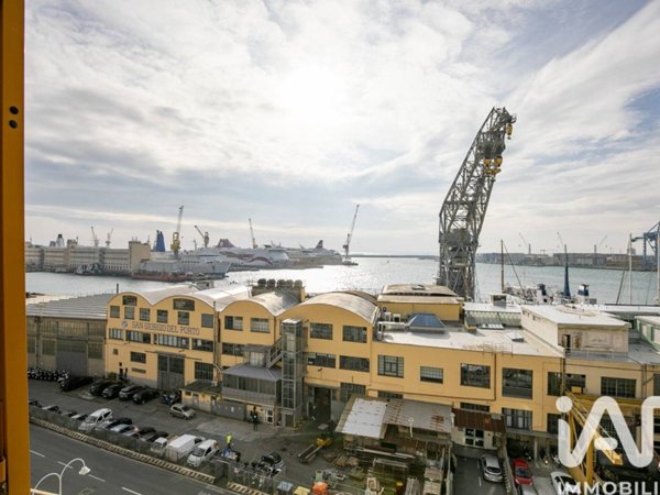 appartamento in vendita a Genova in zona Sottoripa / Maddalena / Molo