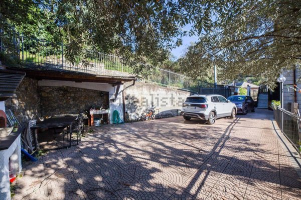 appartamento in vendita a Genova in zona Quezzi