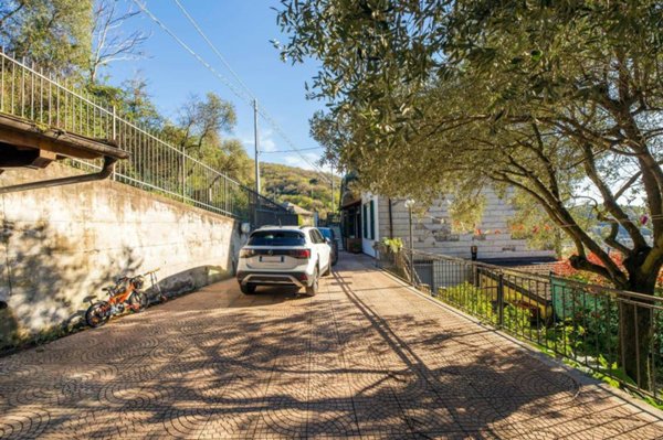 appartamento in vendita a Genova in zona Quezzi