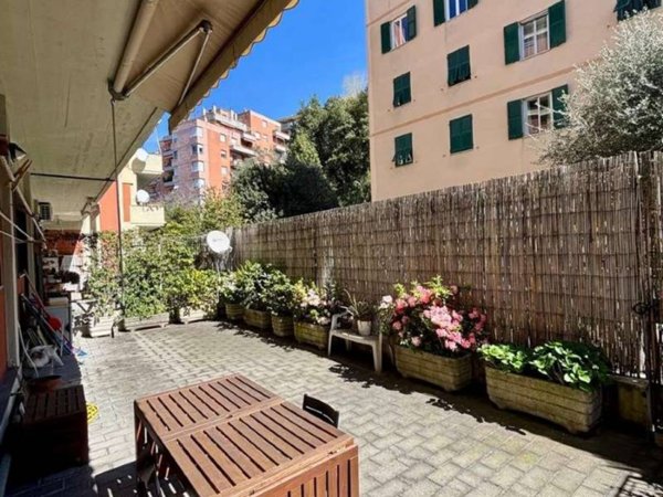 appartamento in vendita a Genova in zona Sturla
