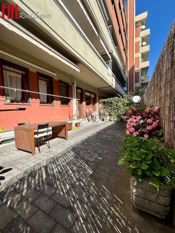 appartamento in vendita a Genova in zona Sturla