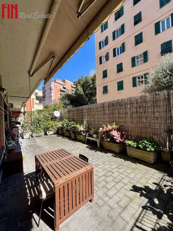 appartamento in vendita a Genova in zona Sturla