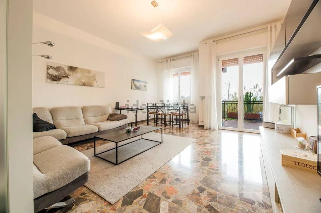 appartamento in vendita a Genova in zona Sestri Ponente