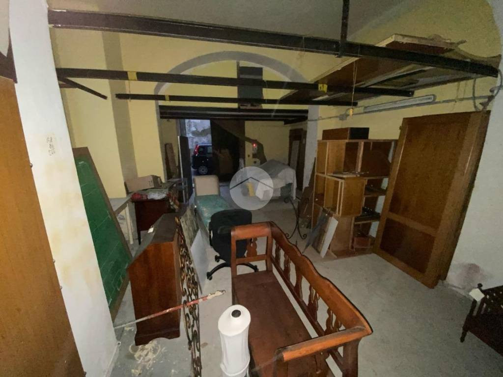 locale commerciale in vendita a Genova in zona Voltri