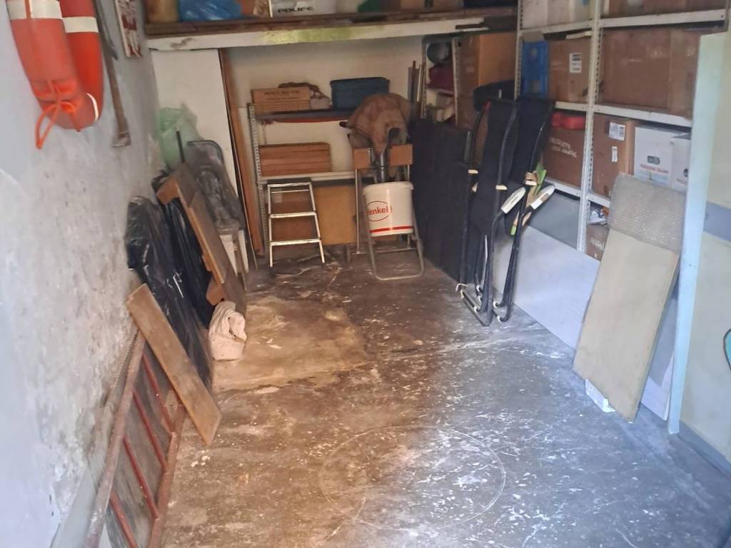 locale commerciale in vendita a Genova in zona Nervi