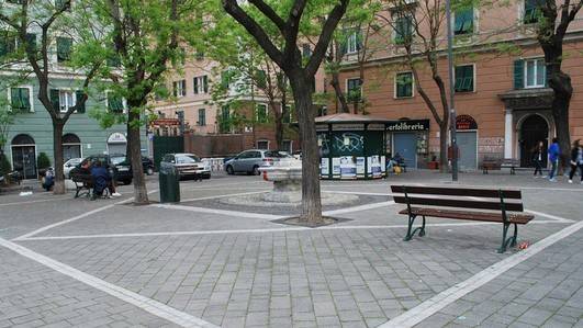 locale commerciale in vendita a Genova in zona Quezzi