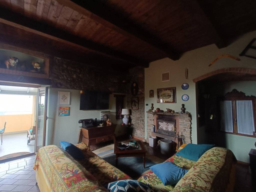 casa indipendente in vendita a Genova in zona Rivarolo