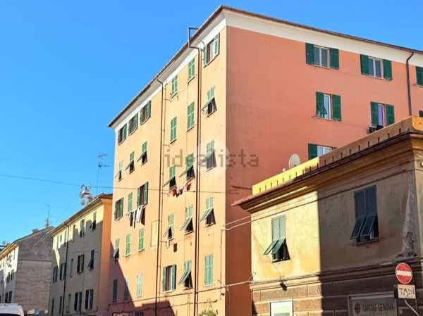 appartamento in vendita a Genova in zona Sestri Ponente